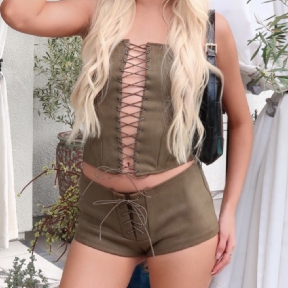NWT White Fox Boutique Don’t Speak Suede Shorts with Tie Bustier Top